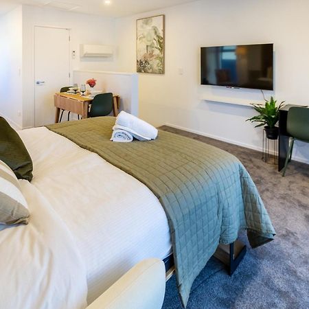 Luxury Studio With Balcony - Close To Supermarket Christchurch Esterno foto