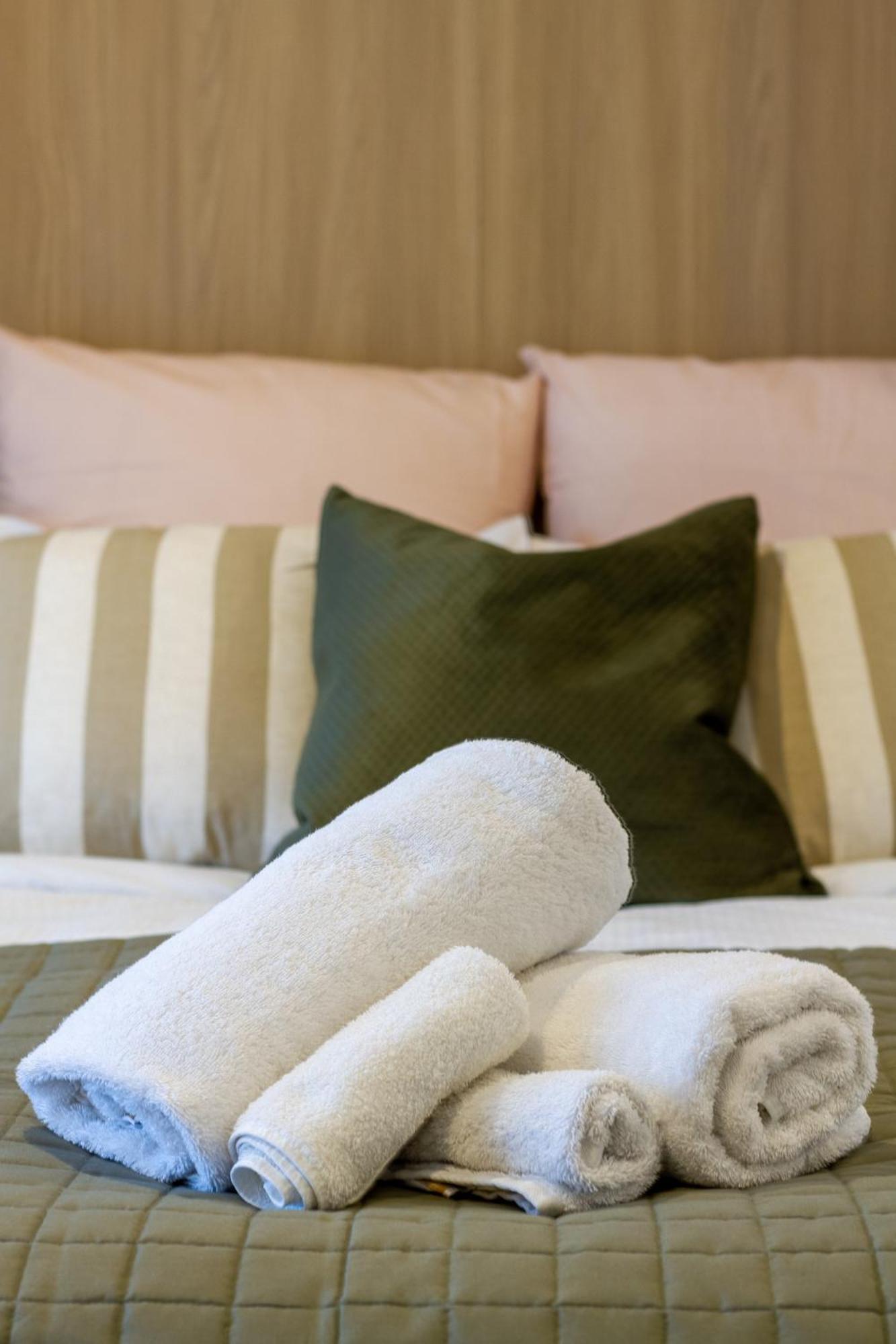 Luxury Studio With Balcony - Close To Supermarket Christchurch Esterno foto