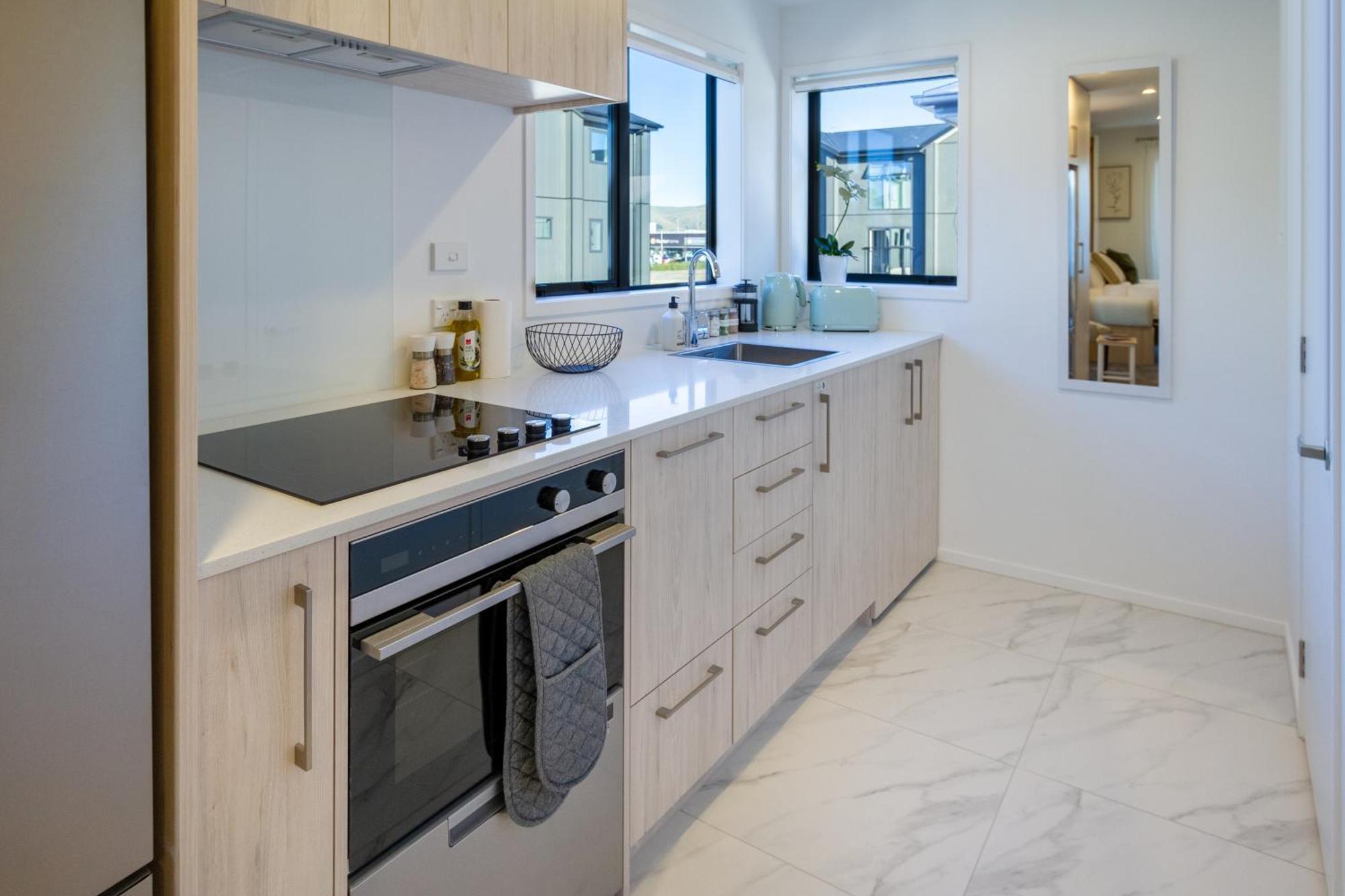 Luxury Studio With Balcony - Close To Supermarket Christchurch Esterno foto