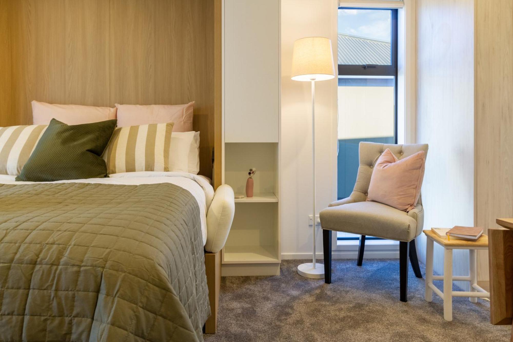 Luxury Studio With Balcony - Close To Supermarket Christchurch Esterno foto