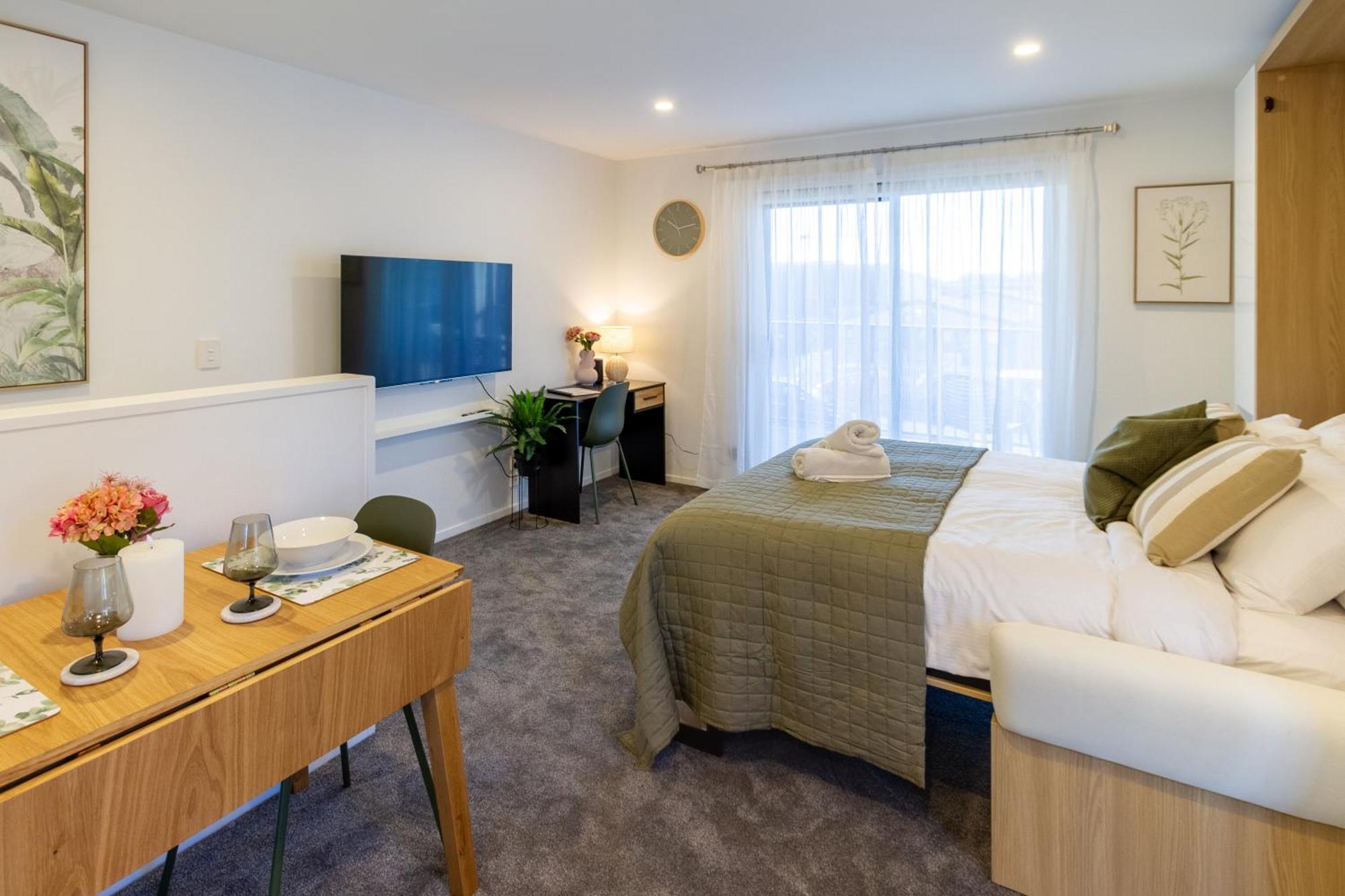 Luxury Studio With Balcony - Close To Supermarket Christchurch Esterno foto