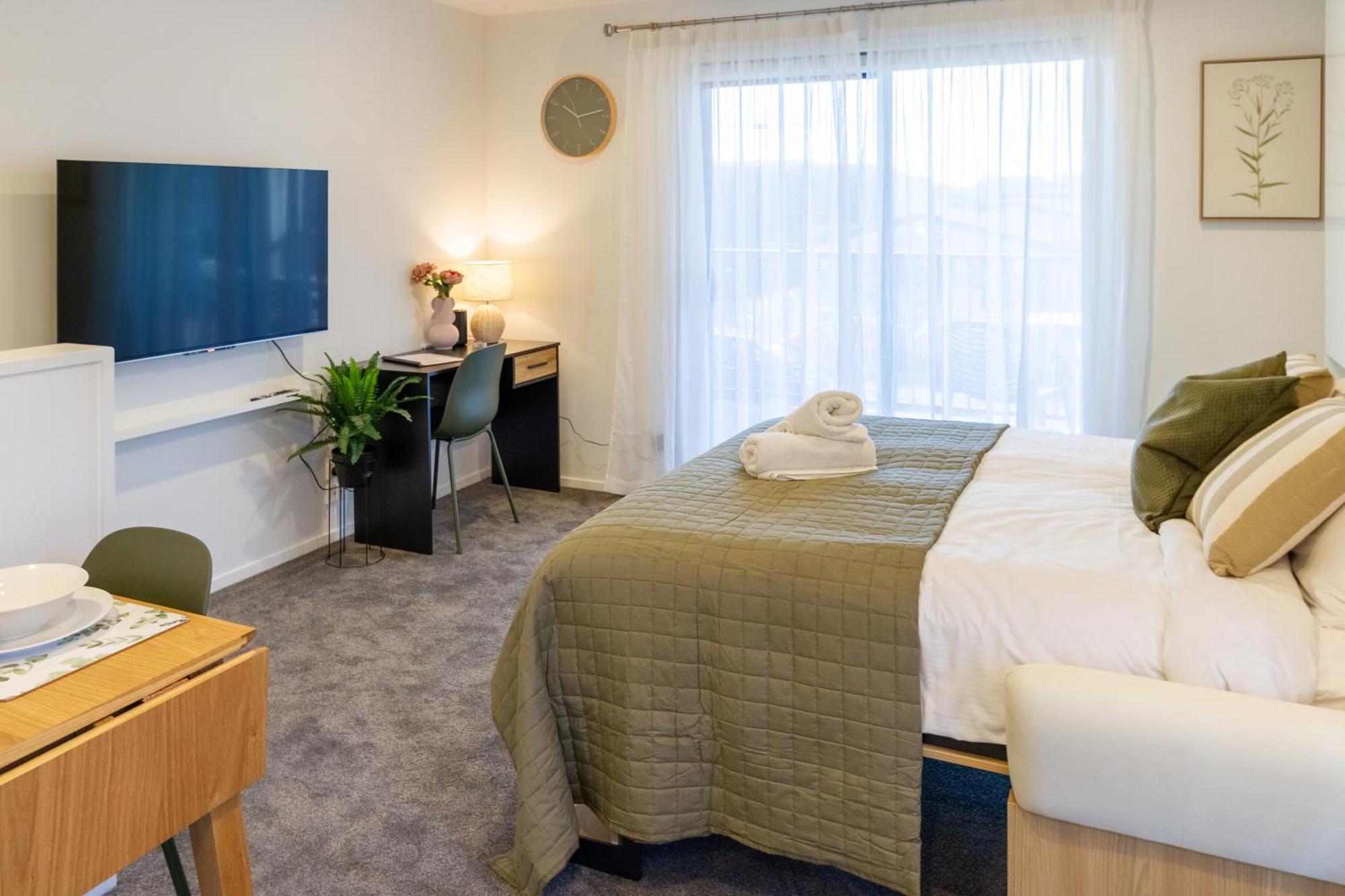 Luxury Studio With Balcony - Close To Supermarket Christchurch Esterno foto